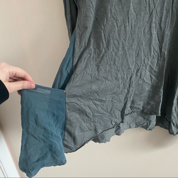 Gray Flowy Blouse with Blue Pockets | X-Small | Chic & Comfortable - Picture 3 of 6